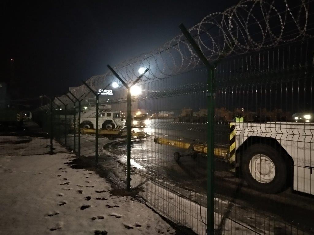 Наш забор в аэропорту Храброво